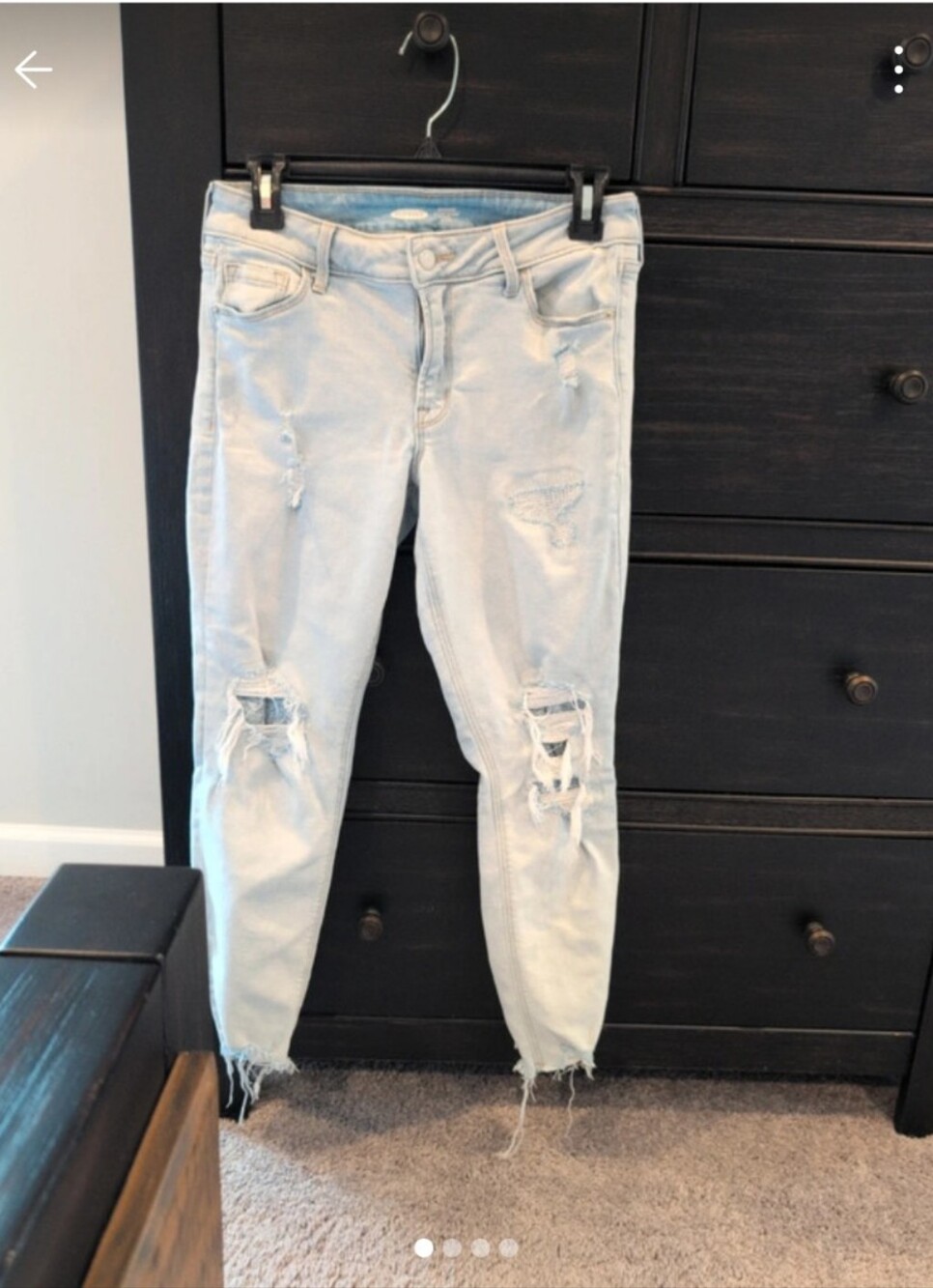 Old Navy Light Blue Distressed Cropped Jeans